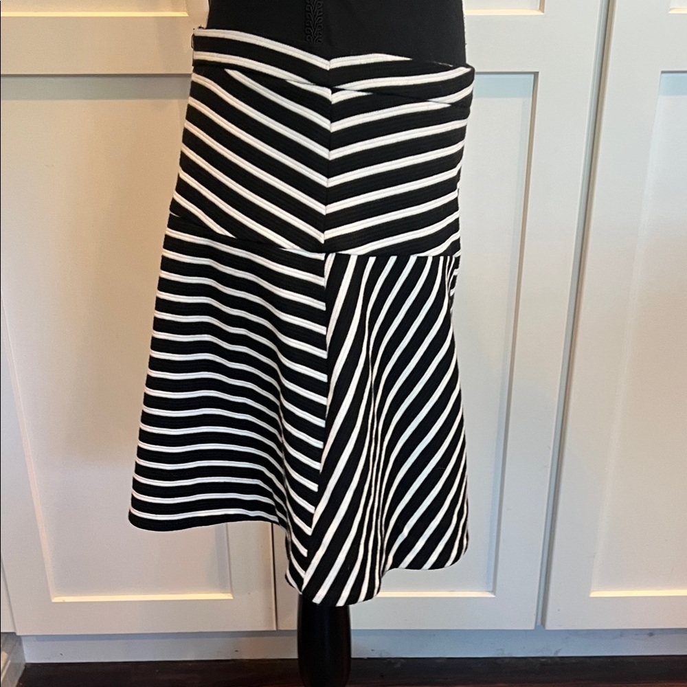 Candie's Black and White Striped Mini Skirt 7 - Picture 5 of 6